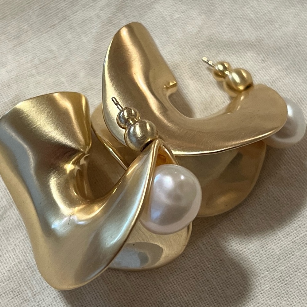 Cult Gaia Shira Folded Leaf Pearl Earrings in Gold